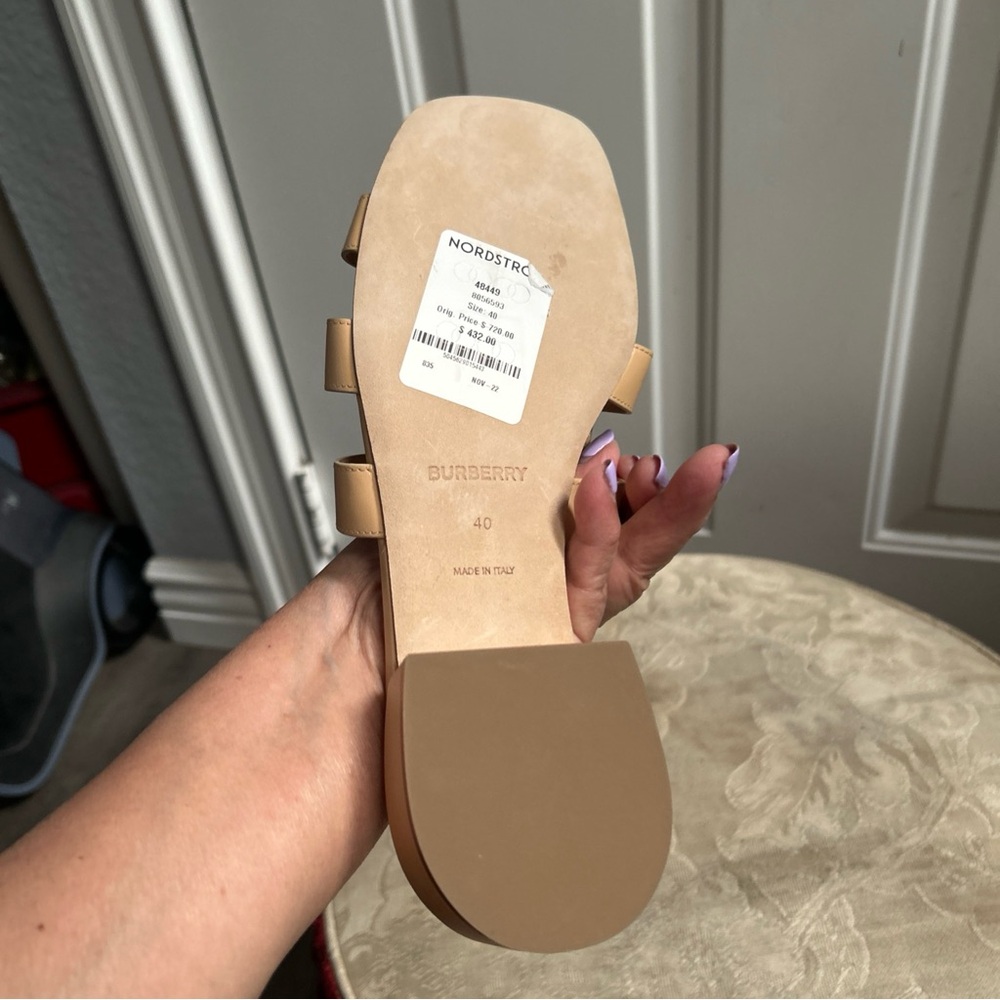 New Burberry women’s Beige leather Lattice Slides Sz 40/10 made in Italy - Picture 9 of 16